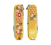 Складной нож Victorinox Classic limited edition 2017 "Honey Bee" (0.6223.L1702) 58мм 7функций можно купить по цене .                            